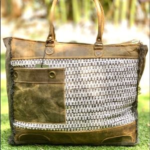 NWT Myra Weekender bag